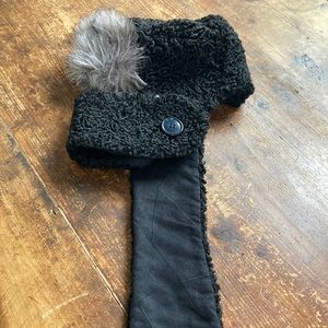 Absolutely gorgeous hand-made hat.